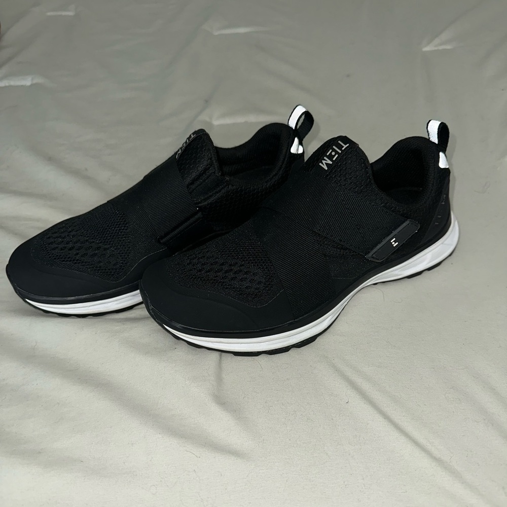 Tiem cycle shoes with clips